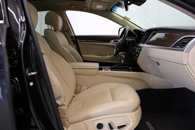 2018 Victoria Black Genesis G80 3.8